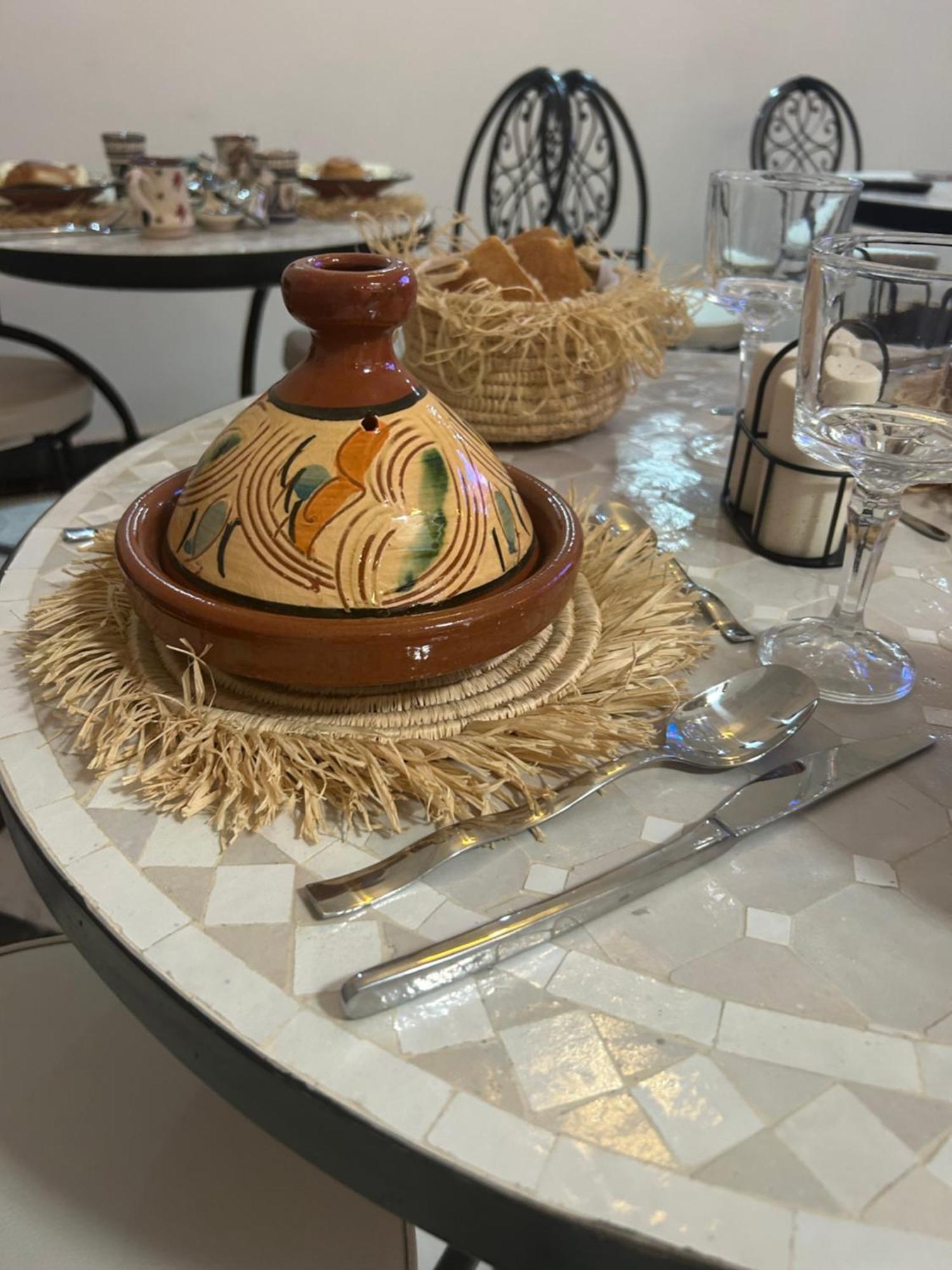 Riad Amazing Amazigh Avec Jacuzzi Petit Dejeuner Compris Avec Aussi Chambres Familiales Pres De La Place Jemaa El Fna Marrakesz Zewnętrze zdjęcie