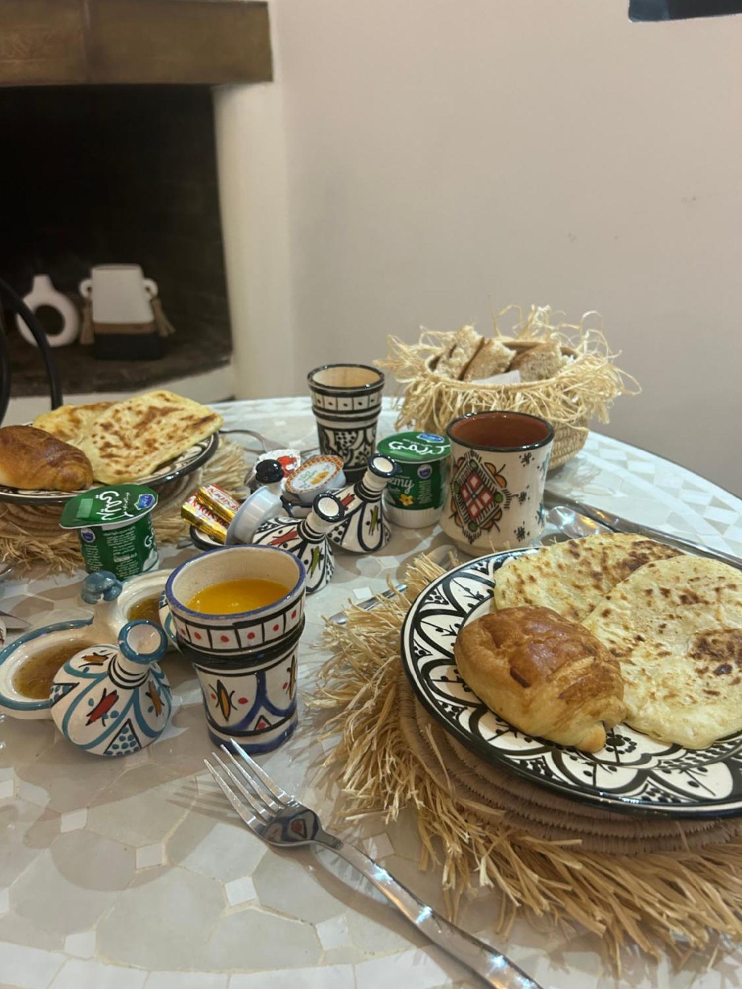 Riad Amazing Amazigh Avec Jacuzzi Petit Dejeuner Compris Avec Aussi Chambres Familiales Pres De La Place Jemaa El Fna Marrakesz Zewnętrze zdjęcie