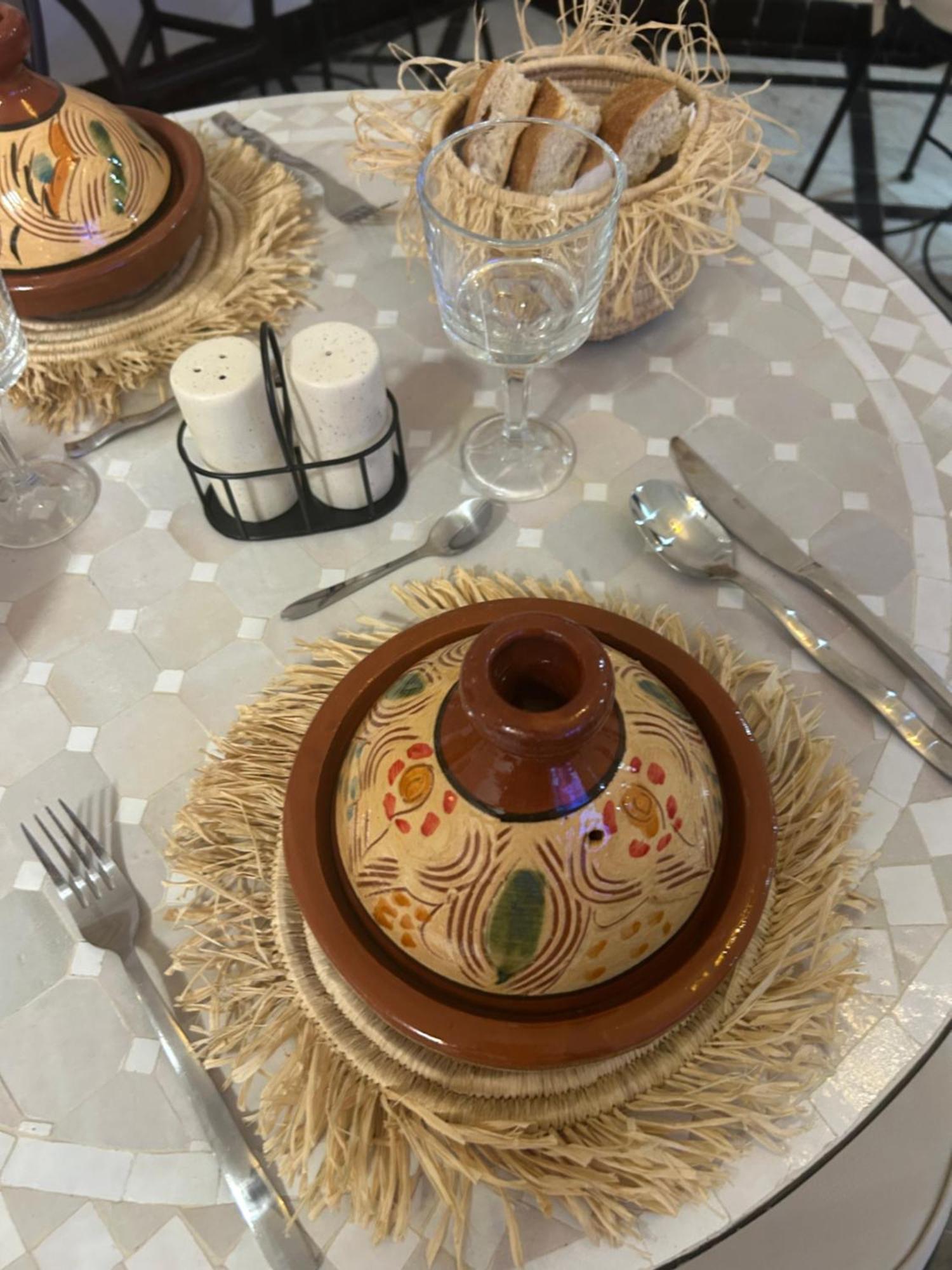 Riad Amazing Amazigh Avec Jacuzzi Petit Dejeuner Compris Avec Aussi Chambres Familiales Pres De La Place Jemaa El Fna Marrakesz Zewnętrze zdjęcie