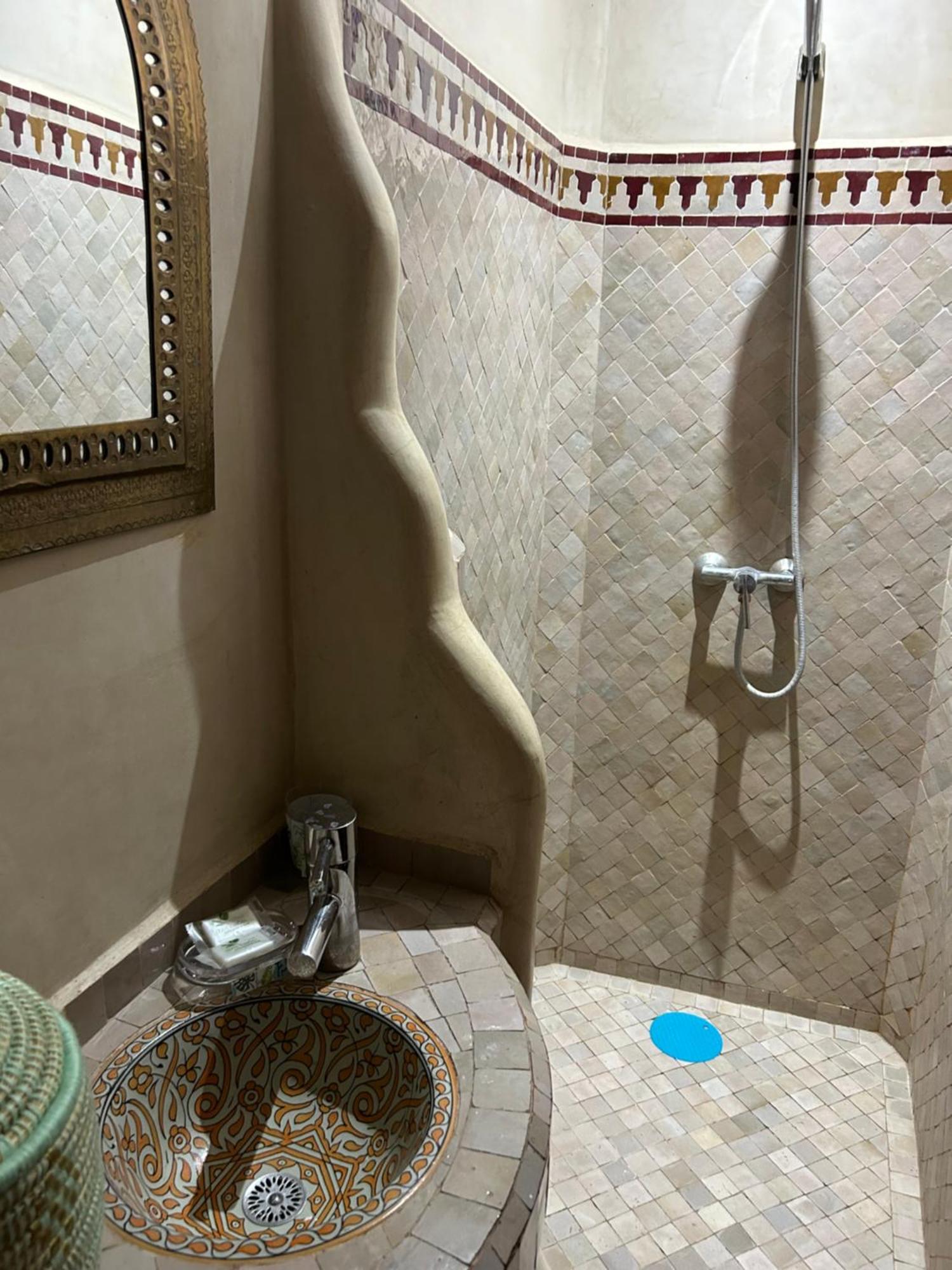 Riad Amazing Amazigh Avec Jacuzzi Petit Dejeuner Compris Avec Aussi Chambres Familiales Pres De La Place Jemaa El Fna Marrakesz Zewnętrze zdjęcie