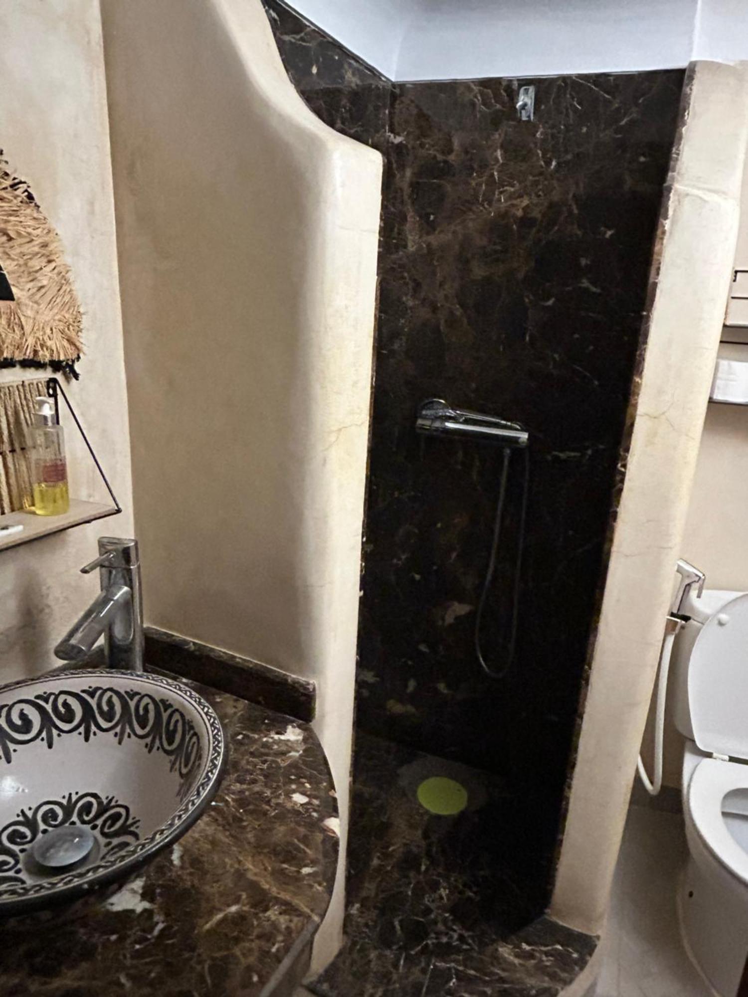 Riad Amazing Amazigh Avec Jacuzzi Petit Dejeuner Compris Avec Aussi Chambres Familiales Pres De La Place Jemaa El Fna Marrakesz Zewnętrze zdjęcie