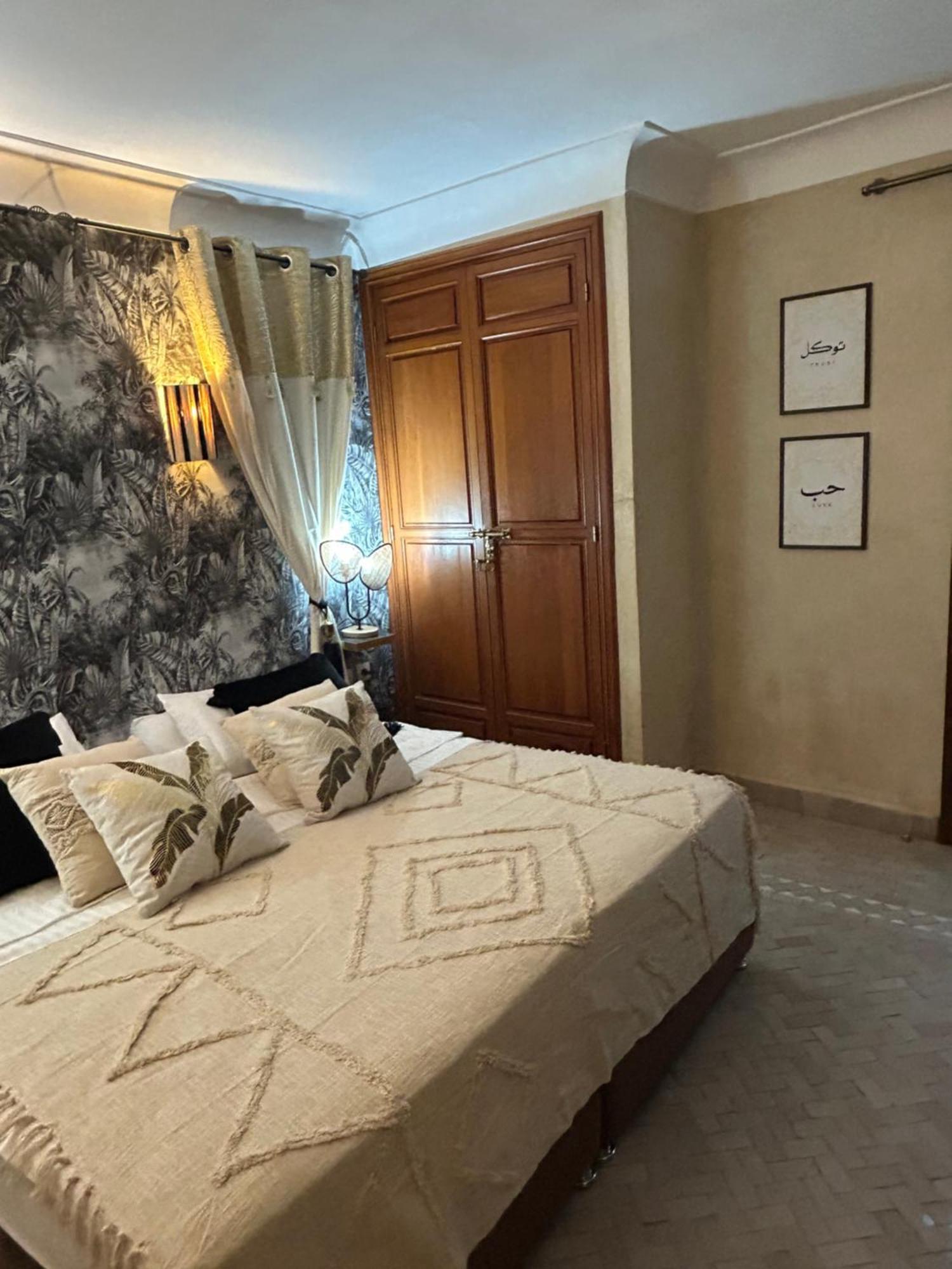 Riad Amazing Amazigh Avec Jacuzzi Petit Dejeuner Compris Avec Aussi Chambres Familiales Pres De La Place Jemaa El Fna Marrakesz Zewnętrze zdjęcie