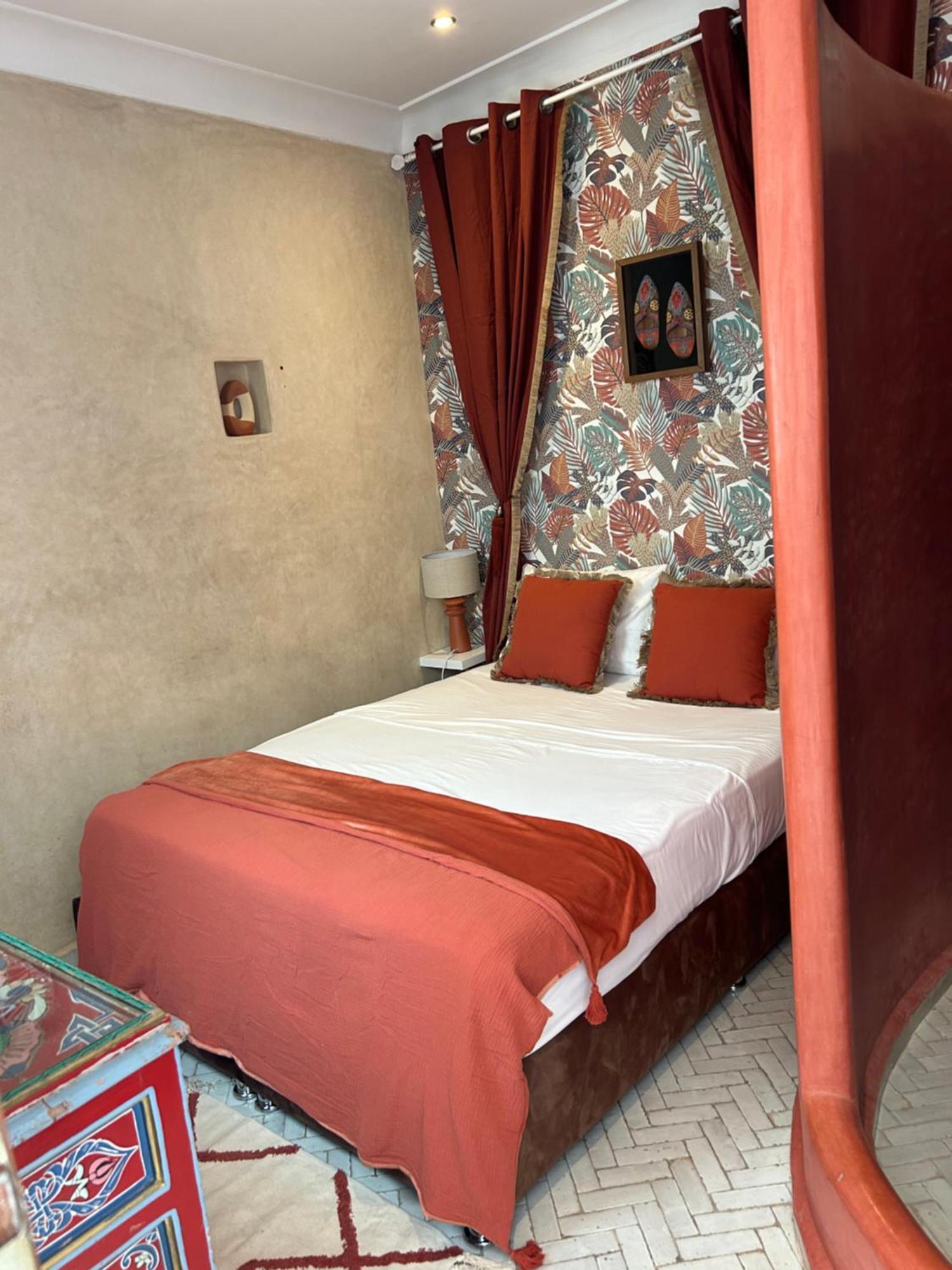 Riad Amazing Amazigh Avec Jacuzzi Petit Dejeuner Compris Avec Aussi Chambres Familiales Pres De La Place Jemaa El Fna Marrakesz Zewnętrze zdjęcie