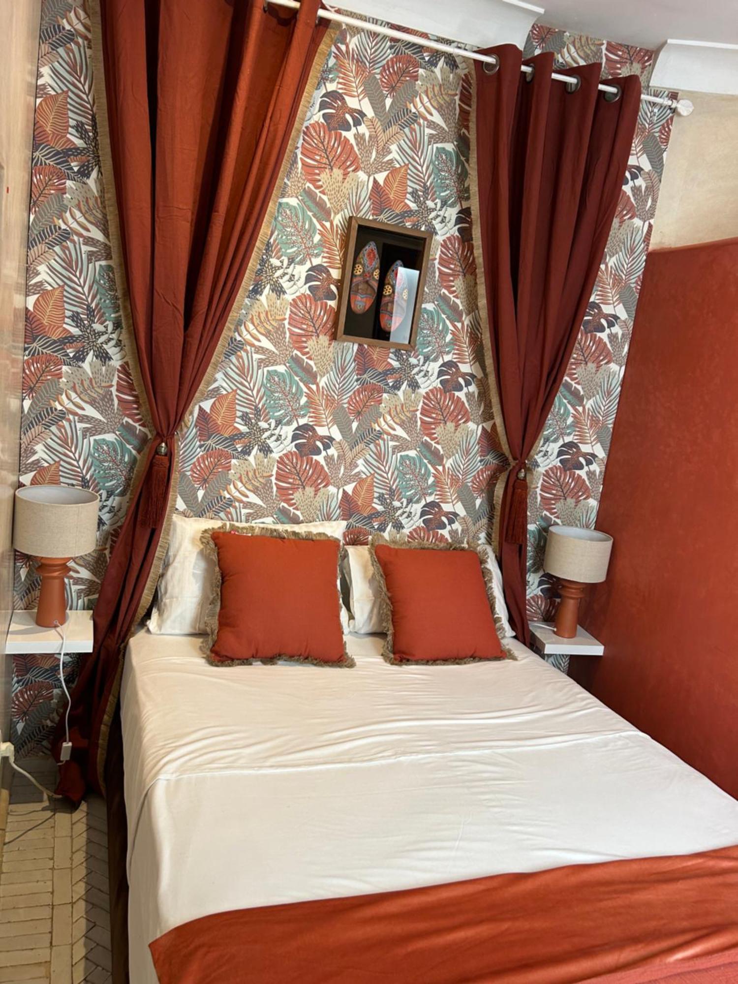 Riad Amazing Amazigh Avec Jacuzzi Petit Dejeuner Compris Avec Aussi Chambres Familiales Pres De La Place Jemaa El Fna Marrakesz Zewnętrze zdjęcie