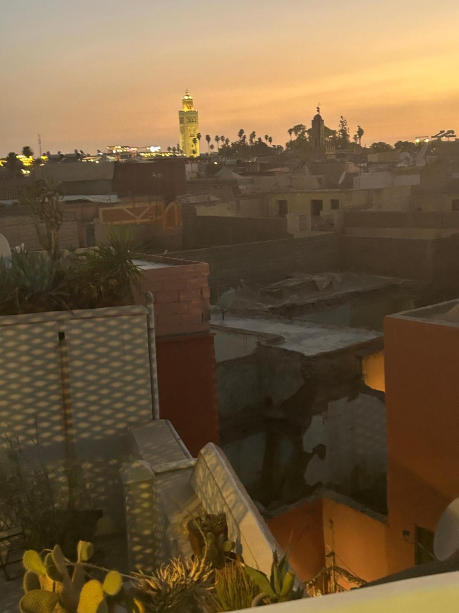 Riad Amazing Amazigh Avec Jacuzzi Petit Dejeuner Compris Avec Aussi Chambres Familiales Pres De La Place Jemaa El Fna Marrakesz Zewnętrze zdjęcie