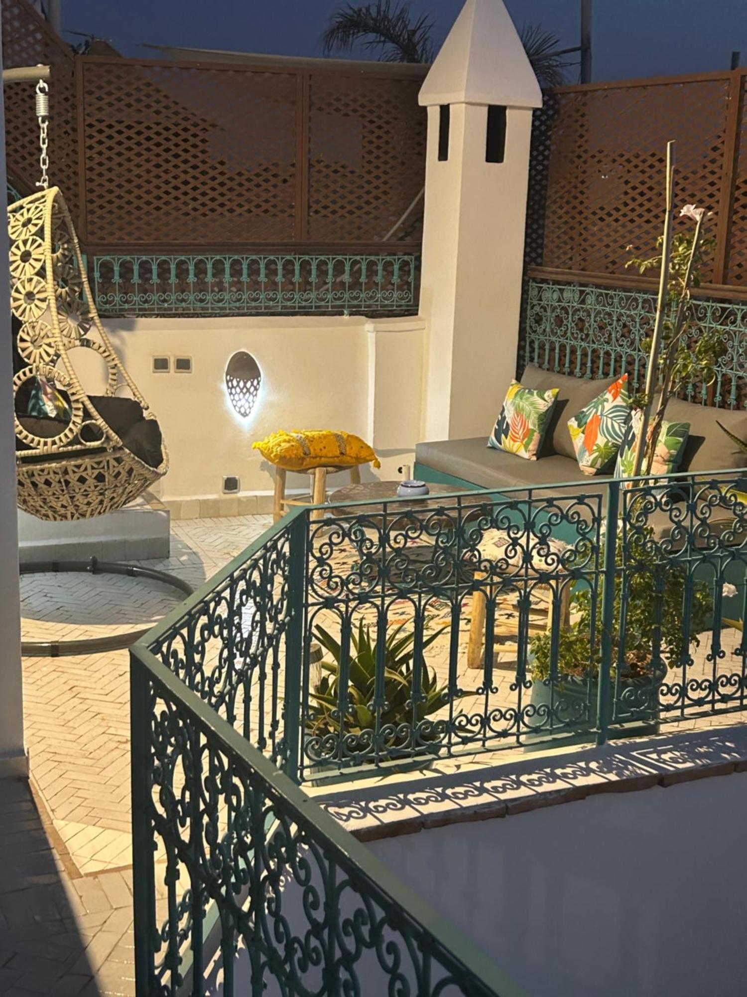 Riad Amazing Amazigh Avec Jacuzzi Petit Dejeuner Compris Avec Aussi Chambres Familiales Pres De La Place Jemaa El Fna Marrakesz Zewnętrze zdjęcie