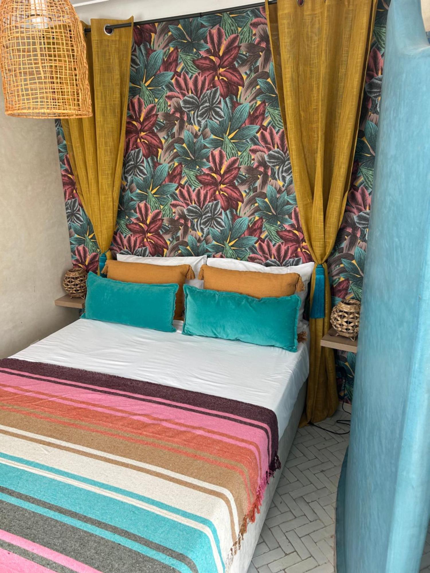 Riad Amazing Amazigh Avec Jacuzzi Petit Dejeuner Compris Avec Aussi Chambres Familiales Pres De La Place Jemaa El Fna Marrakesz Zewnętrze zdjęcie