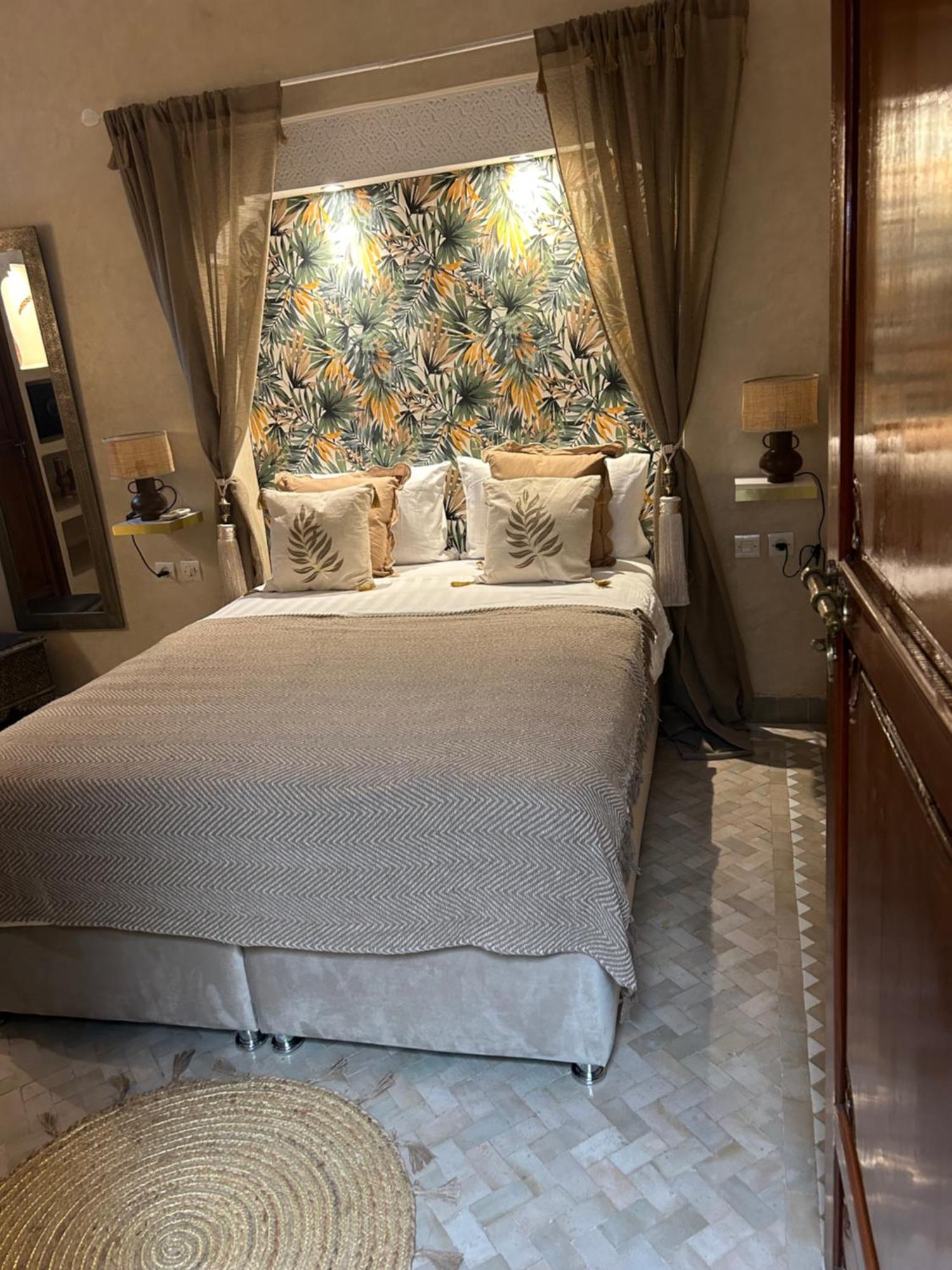 Riad Amazing Amazigh Avec Jacuzzi Petit Dejeuner Compris Avec Aussi Chambres Familiales Pres De La Place Jemaa El Fna Marrakesz Zewnętrze zdjęcie